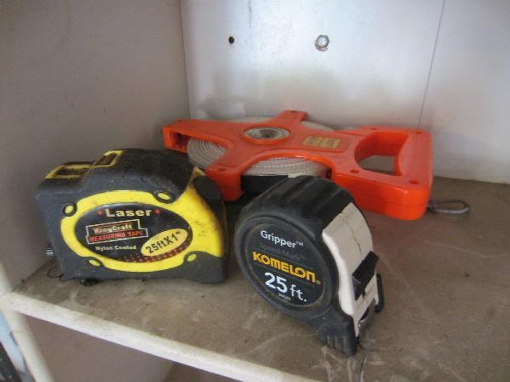 (4) Tape measures