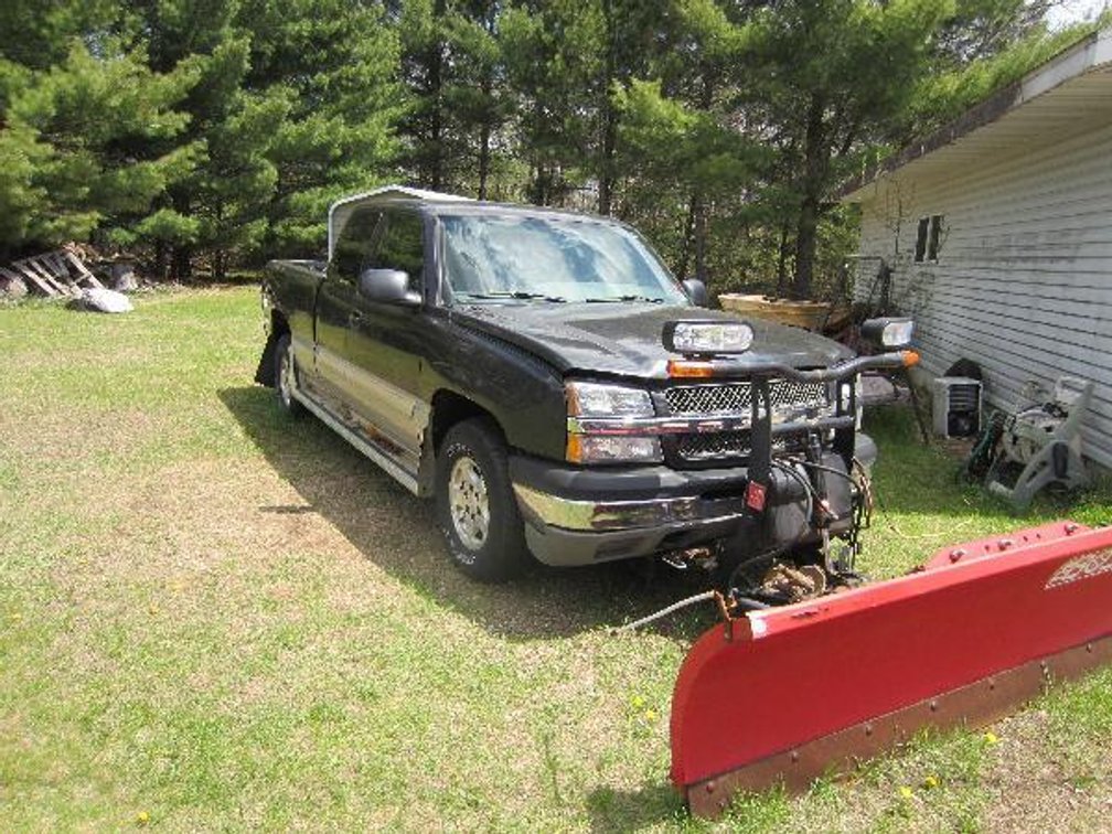 2003 Chevrolet Silverado with a Boss Plow - VIN 1GCEK19T44Z137642 - Has Title
