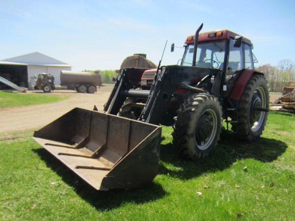 CASE IH 5240 MFWD TRACTOR WITH LOADER