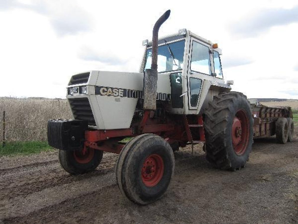 CASE 2290 DIESEL TRACTOR WITH CAB