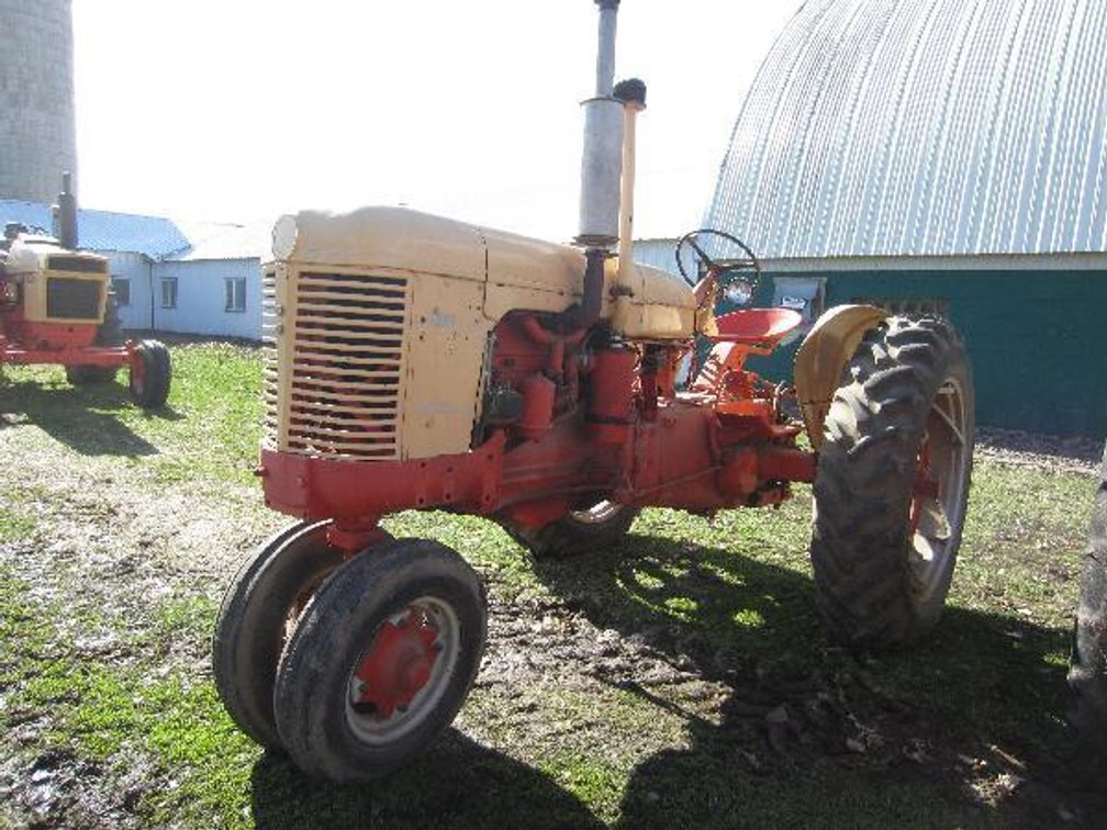 CASE 400 TRACTOR WITH NARROW FRONT