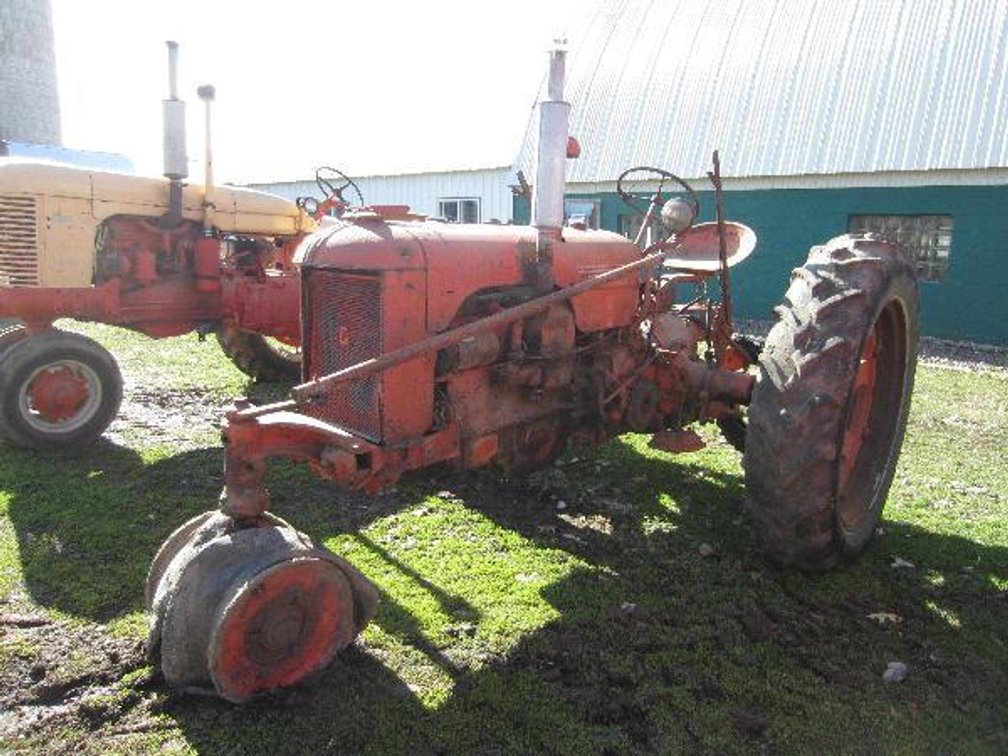 CASE DC3 TRACTOR WITH NARROW FRONT