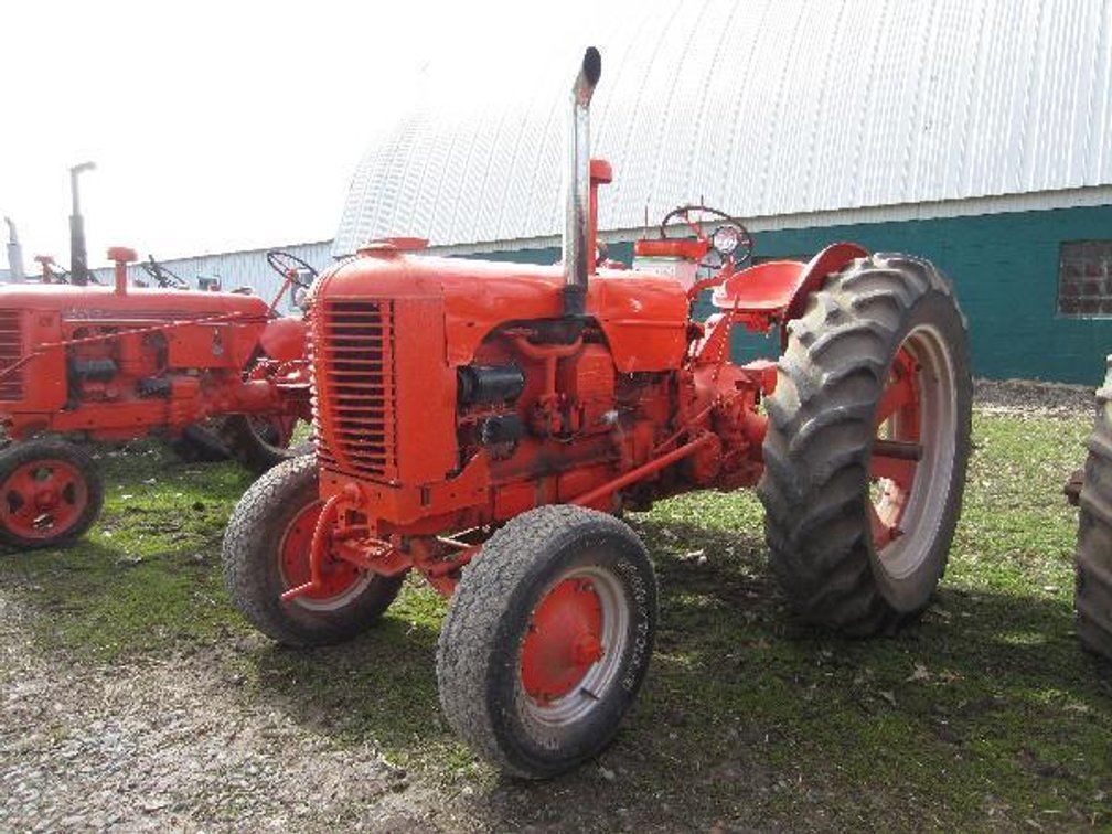 CASE DC4 TRACTOR WITH WIDE FRONT