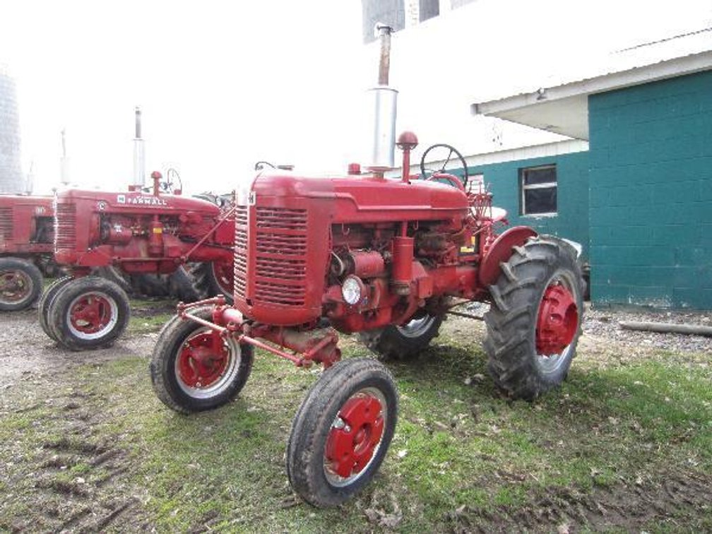 FARMALL SUPER A TRACTOR WITH NARROW FRONT