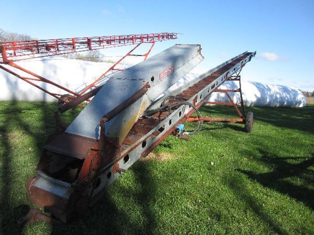 KEWANEE 500 48FT HAY ELEVATOR ON TRANSPORT WITH DRAGLINE