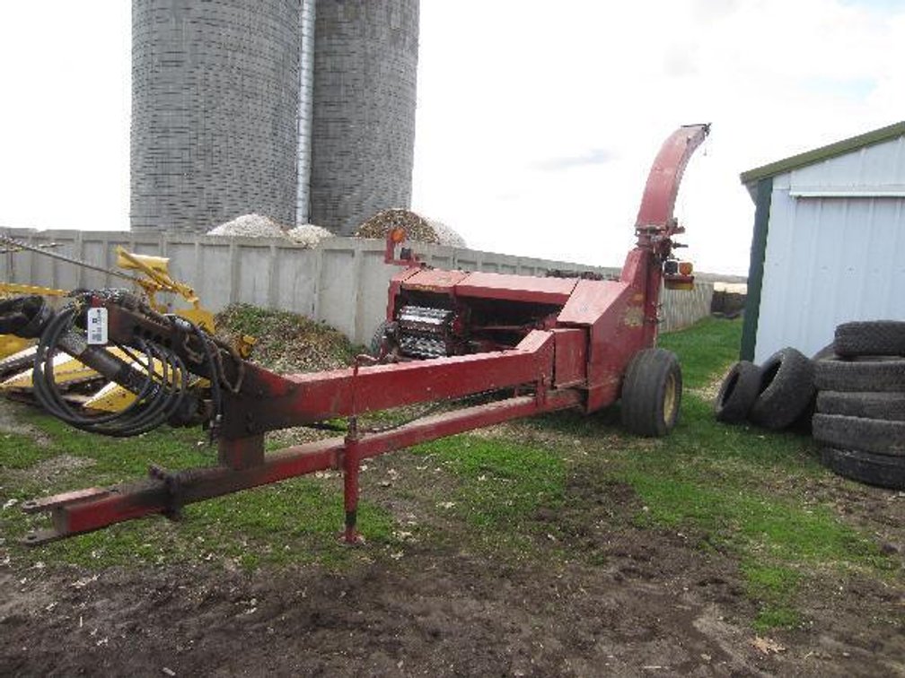 NEW HOLLAND FP230 CHOPPER (NO HEADS)
