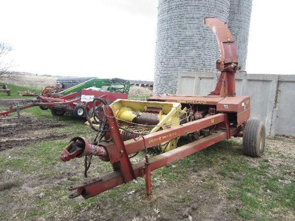 NEW HOLLAND 782 CHOPPER (NO HEADS)