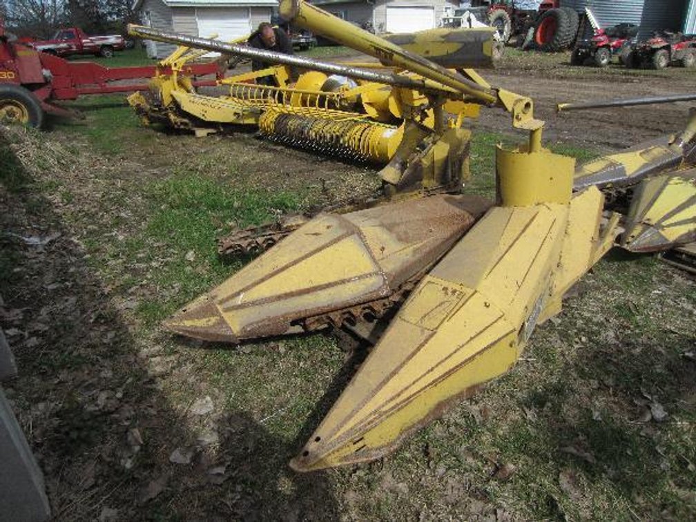 NEW HOLLAND 824 2-ROW CHOPPER CORN HEAD