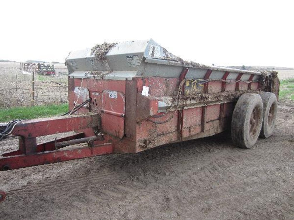 H&S 370 TANDEM AXLE MANURE SPREADER WITH END GATE