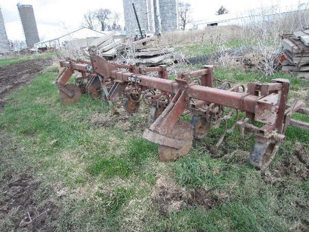 SCHULTZ 6-ROW CULTIVATOR