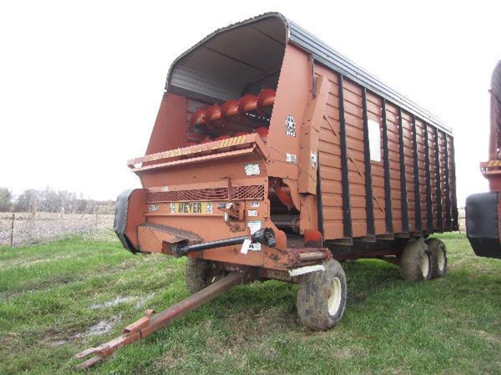 MEYER 500 18FT CHOPPER BOX ON TANDEM AXLE RUNNING GEAR
