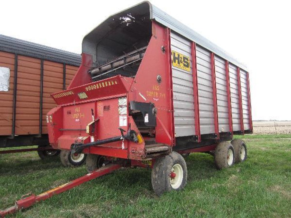 H&S SUPER 7+4 16FT CHOPPER BOX ON TANDEM AXLE RUNNING GEAR