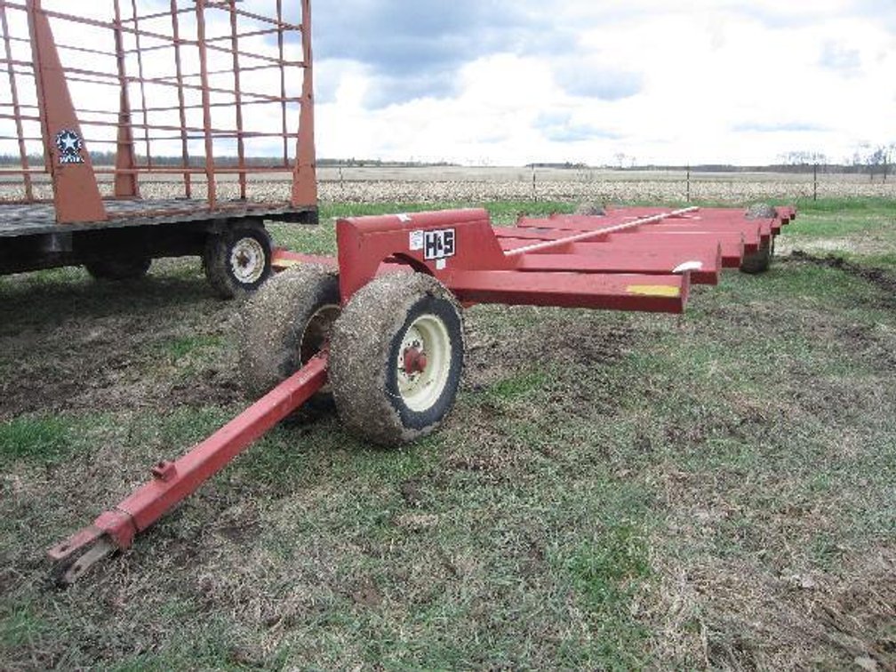 H&S BT814 ROUND BALE WAGON
