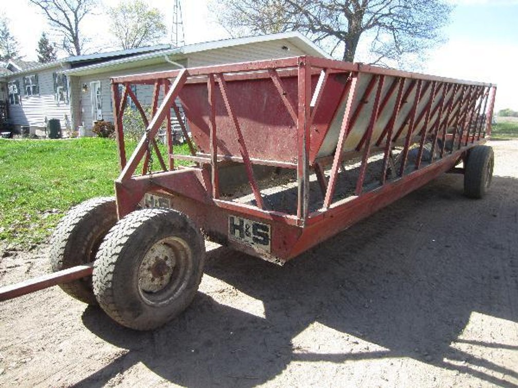 H&S 20FT FEEDER WAGON