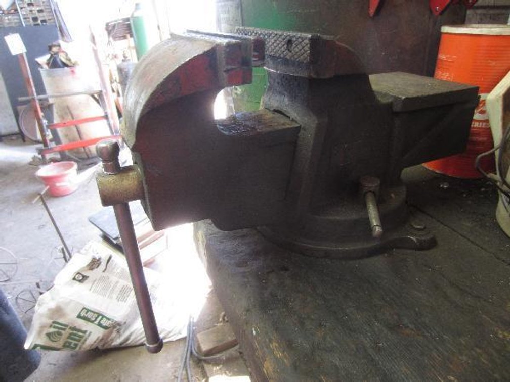 DURACRAFT PRO 6" BENCH VISE