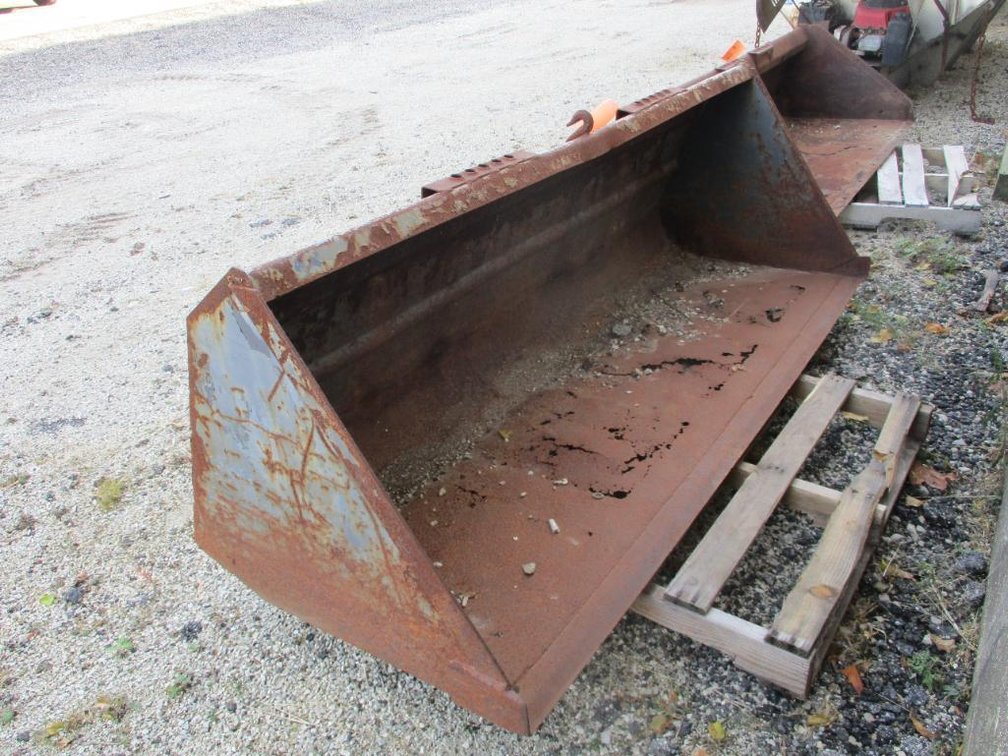Universal Mount Skid Steer Bucket