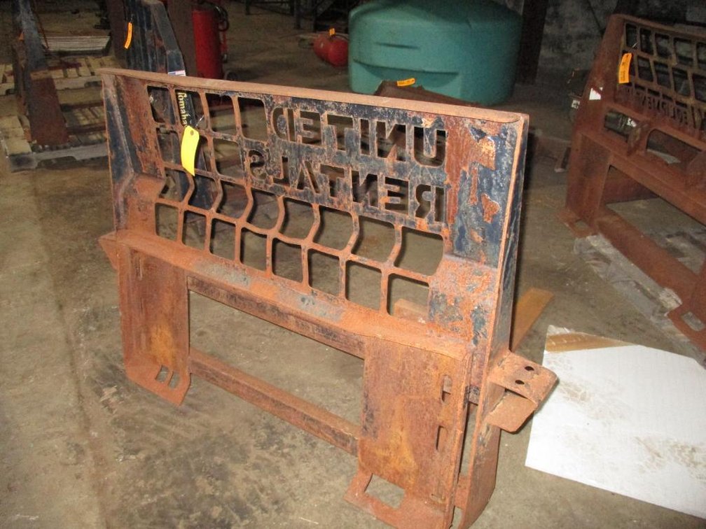 Universal Mount United Rentals Pallet Forks