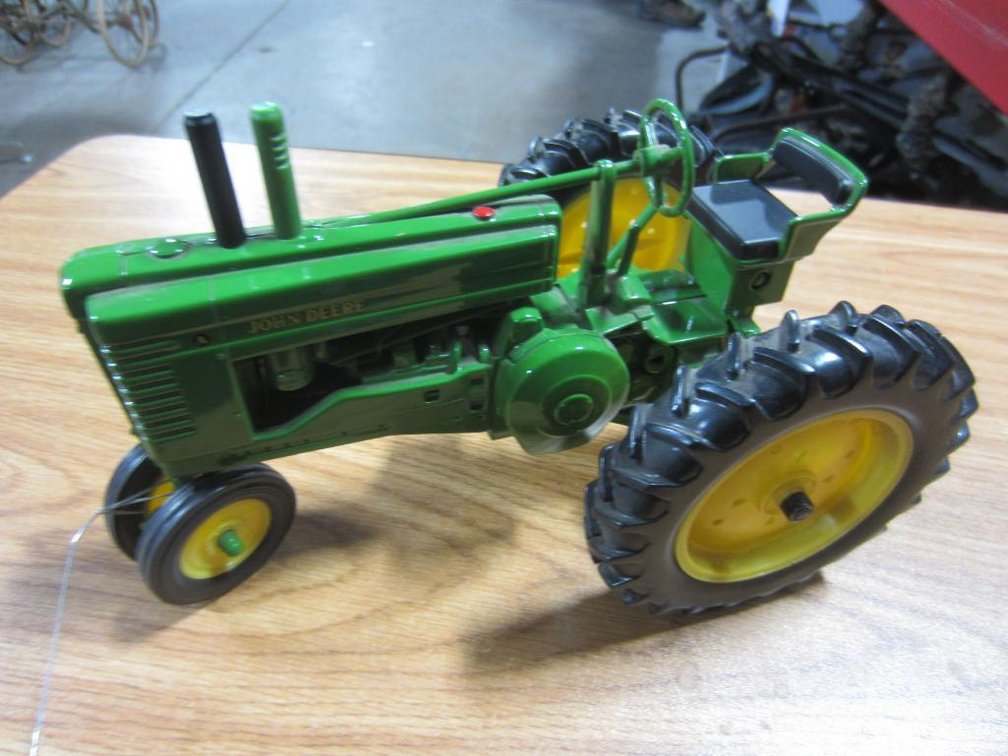 Ertl John Deere Model A Toy Tractor (T6)