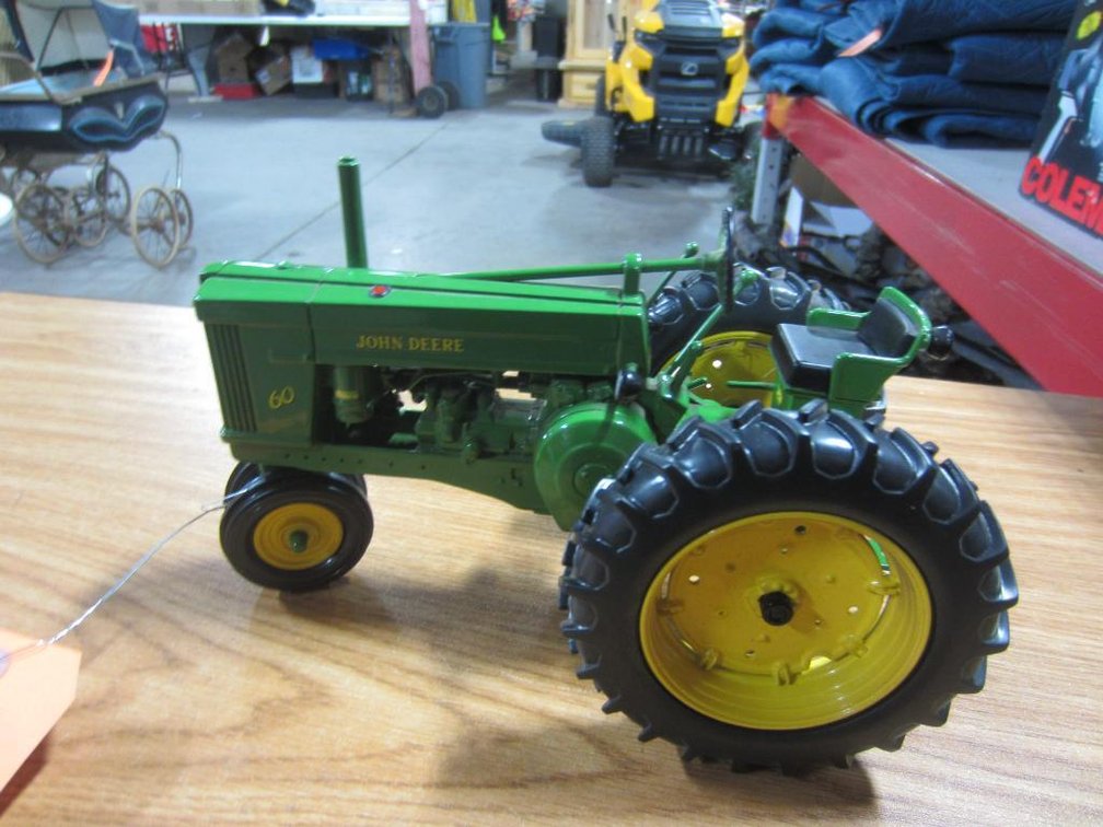 Ertl John Deere 60 Toy Tractor (T6)