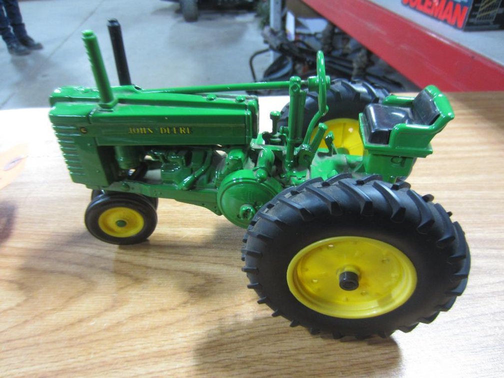 Ertl John Deere G Toy Tractor (T6)