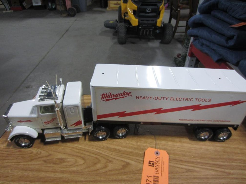 Milwaukee Tools Semi Tractor (T6)
