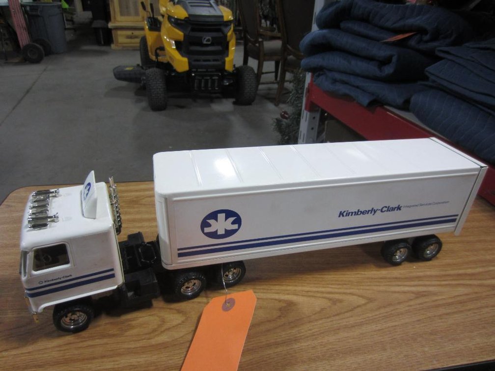 Kimberly- Clark Semi Tractor and Trailer (T6)