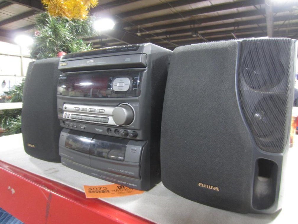Aiwa Radio and CD Player, Speakers (T6)