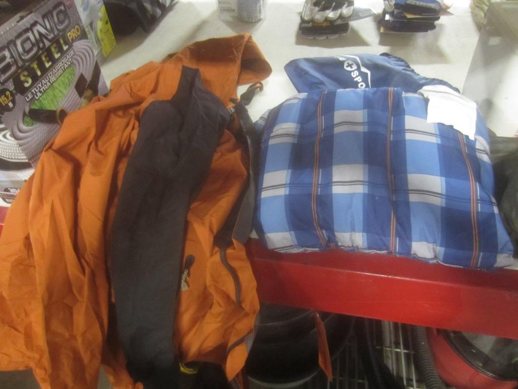 Like New Cabela's Large Rain Jacket With Hood (T13)