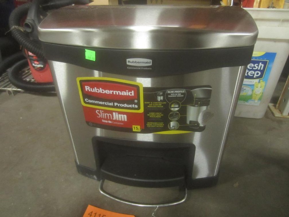 New Rubbermaid Slim Jim Step on Container (T13)