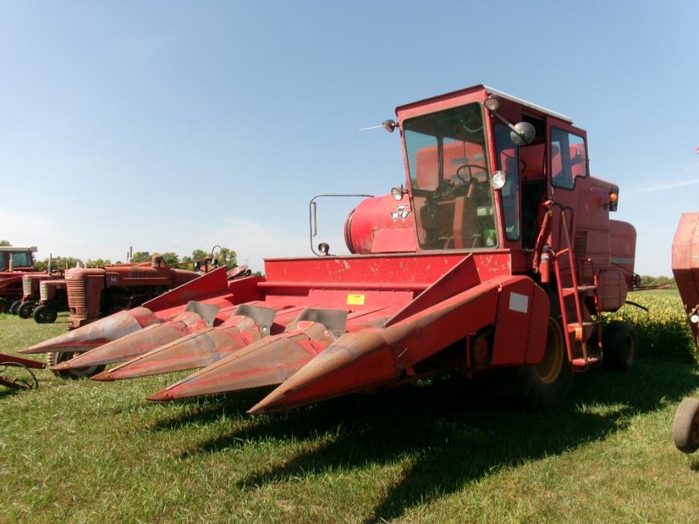 Massey-Ferguson 510 Combine with Massey-Ferguson Corn Head, SN: 25698