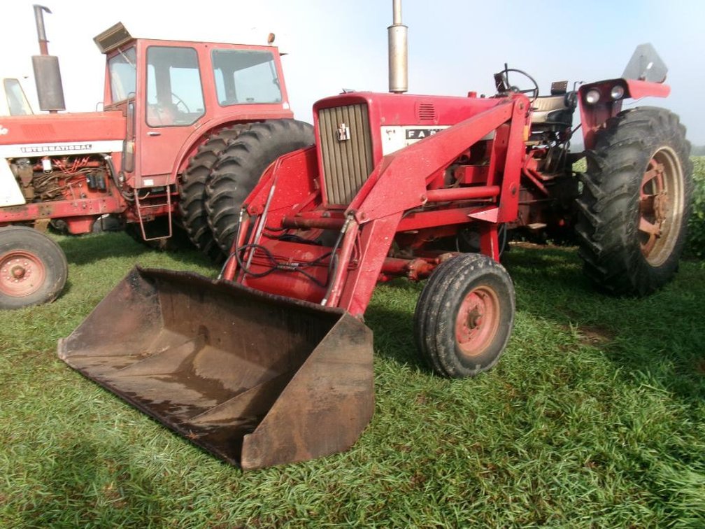 IH McCormick Farmall 656 Diesel w/ Loader, SN: 29228S