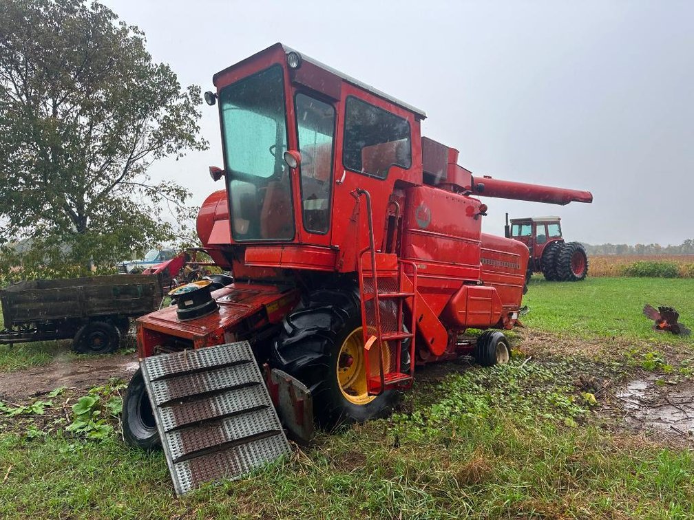 Massey-Ferguson 510 Combine, SN: 22310