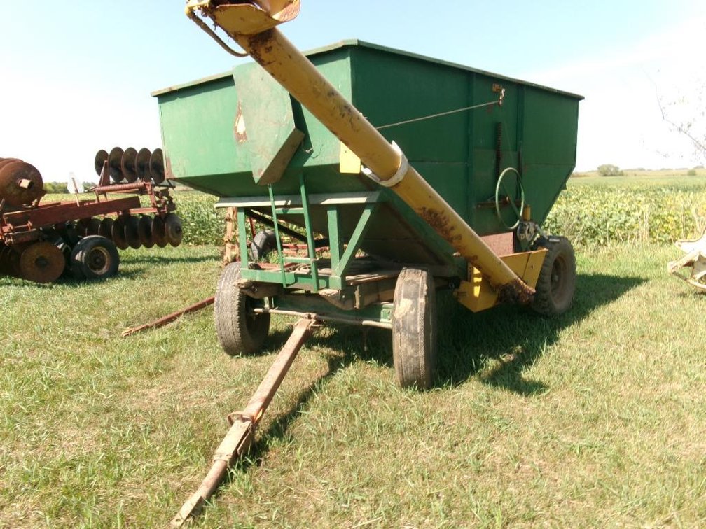Gravity Box on running gear w/ Auger