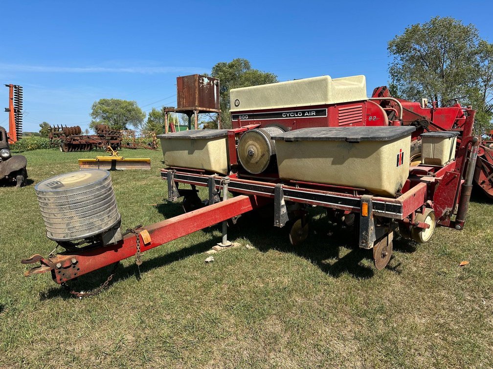 International #800 Cyclo Air 4-Row Planter
