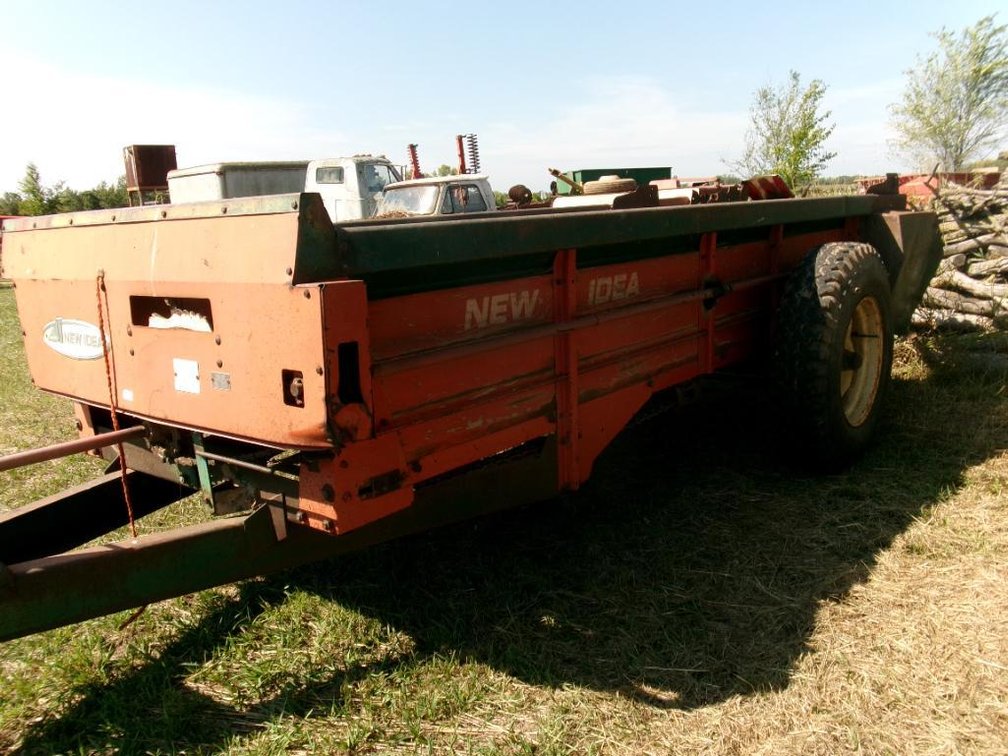 AVCO New Idea 213 Manure Spreader
