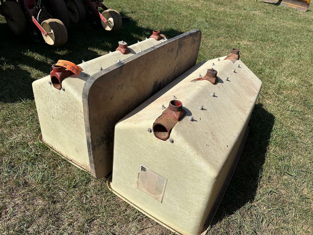 IH International Fertilizer Tanks (2)
