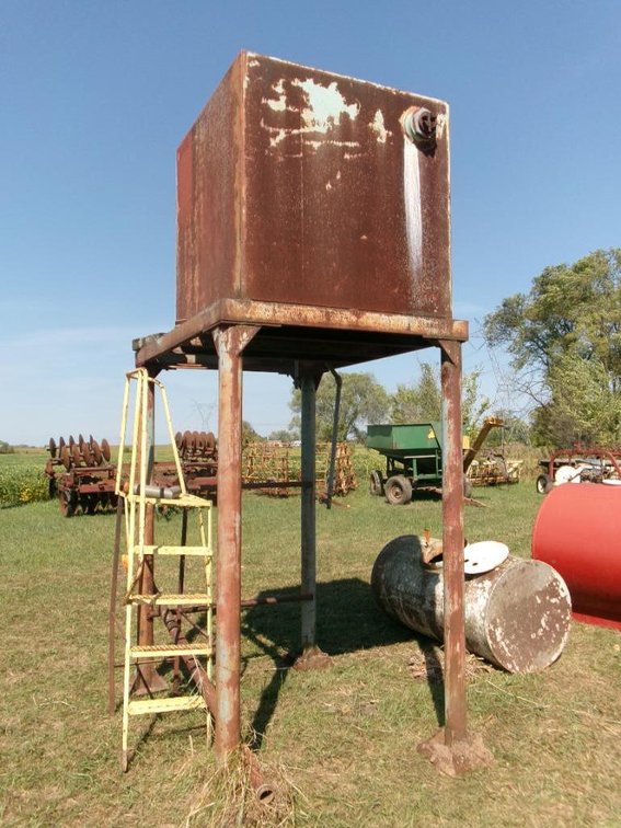 Water Holding Tank w/ Steel Stand & Ladder