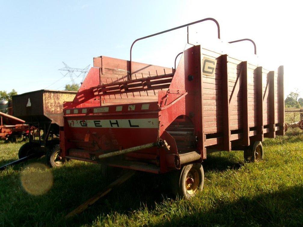 Gehl BU710 Chopper Box w/ running gear