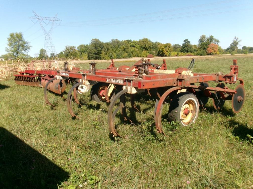 Krause 1071 9-Shank Disc Chisel Plow