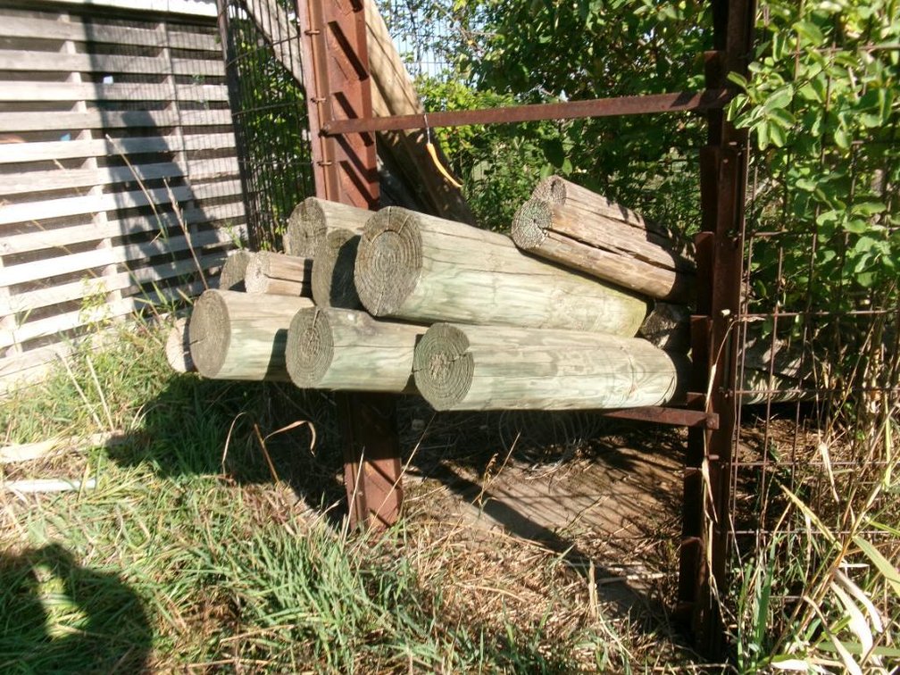 (18) Wood Fence Posts