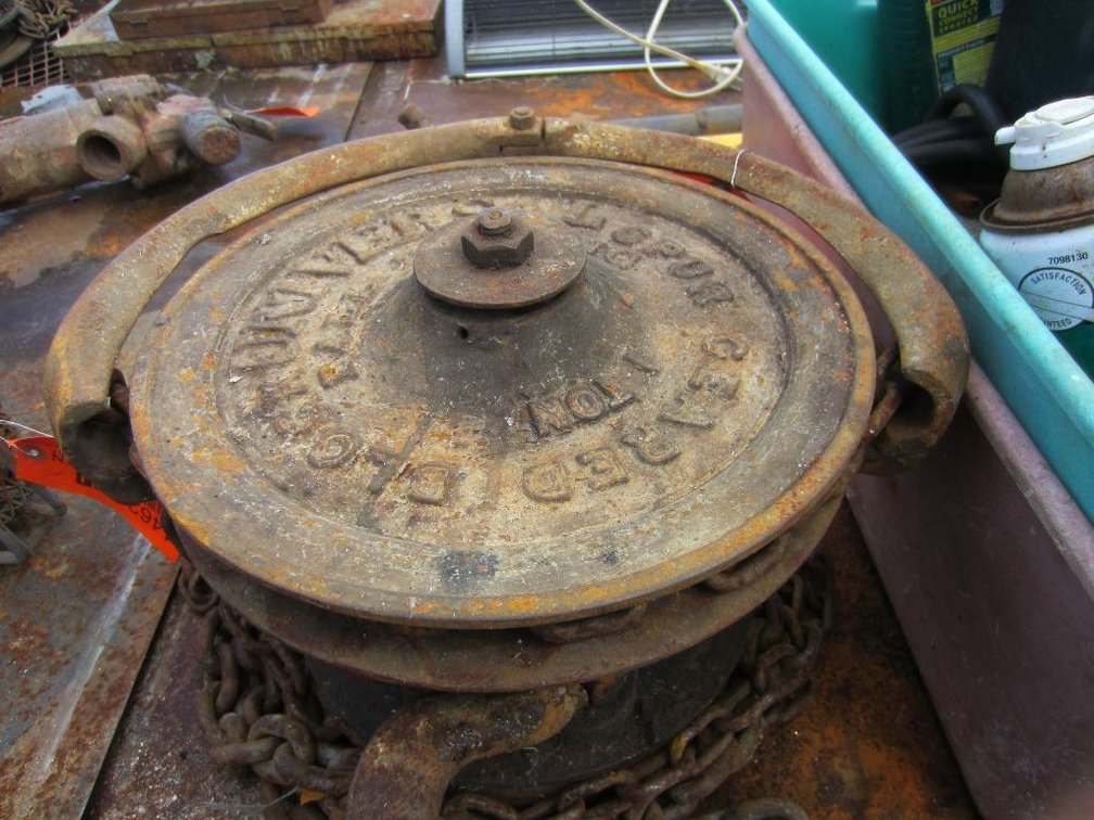 Universal Chain Hoist