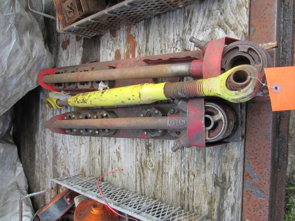 (2) Pipe Threaders and Top Link