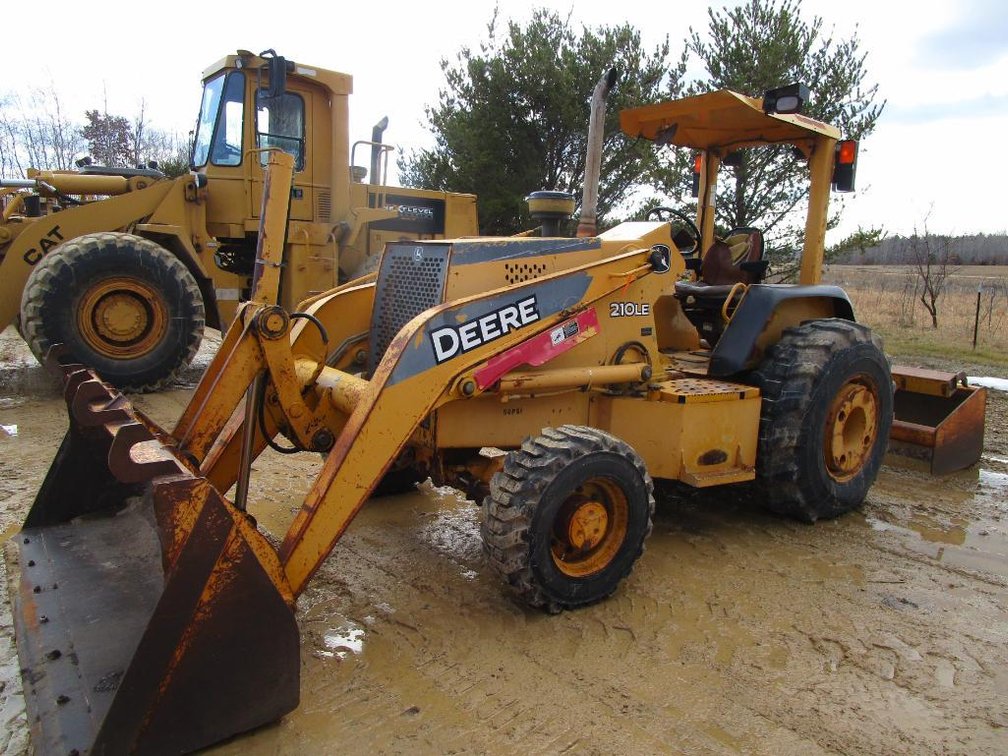 2004 John Deere 210LE (Mondovi, WI)