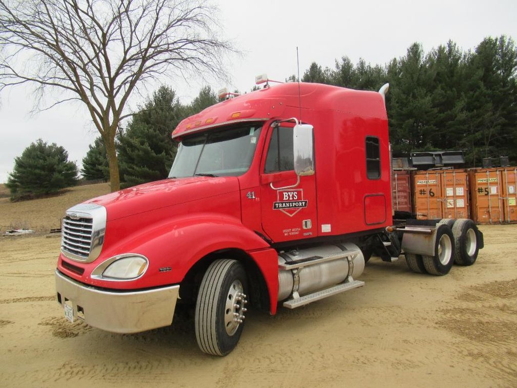 2007 Freightliner Columbia Semi Tractor (Downing, WI) (Has WI Title)