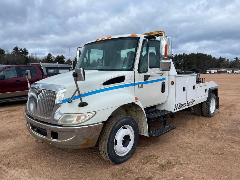 2003 International 4300 4x2 Single Axle Wrecker (With Rebuilt WI Title) (Nitke Yard, Mosinee, WI)