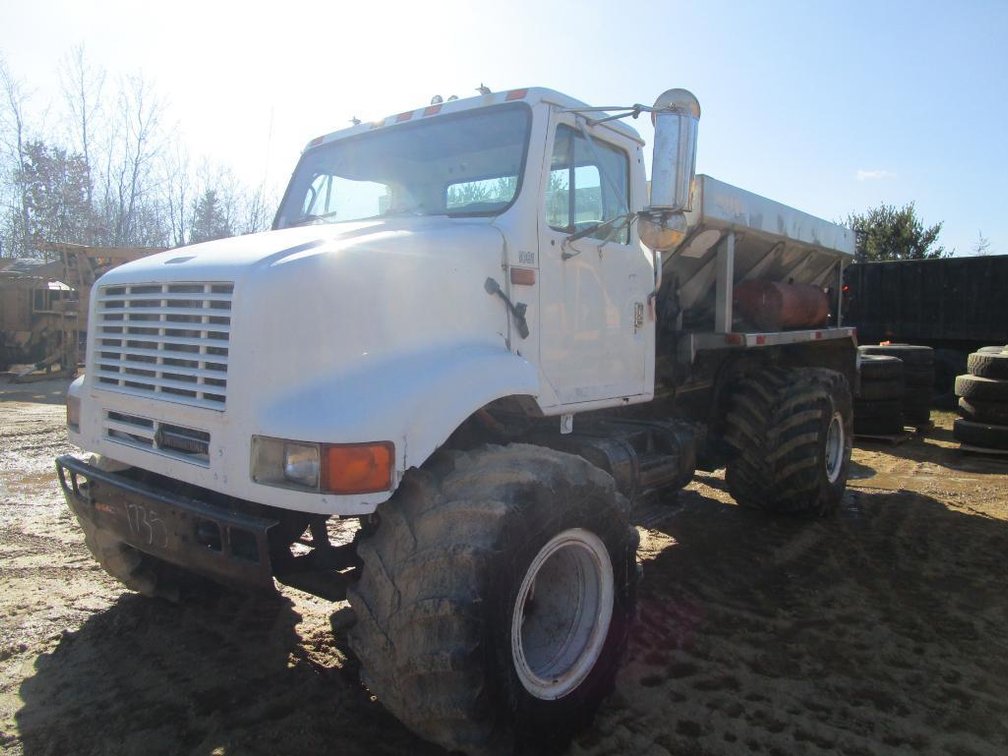 1995 IHC 8100 Field Spreader (No Title) (Mondovi, WI)