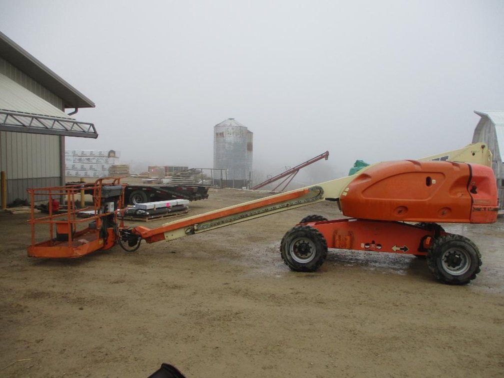 2002 JLG 400S Man Lift (South Wayne, WI)