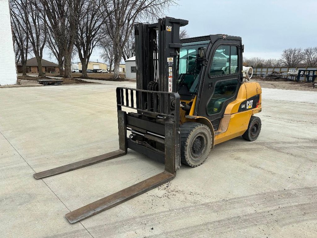 Cat Model GP55N1 12,000 lb LP Forklift (Willmar, MN)