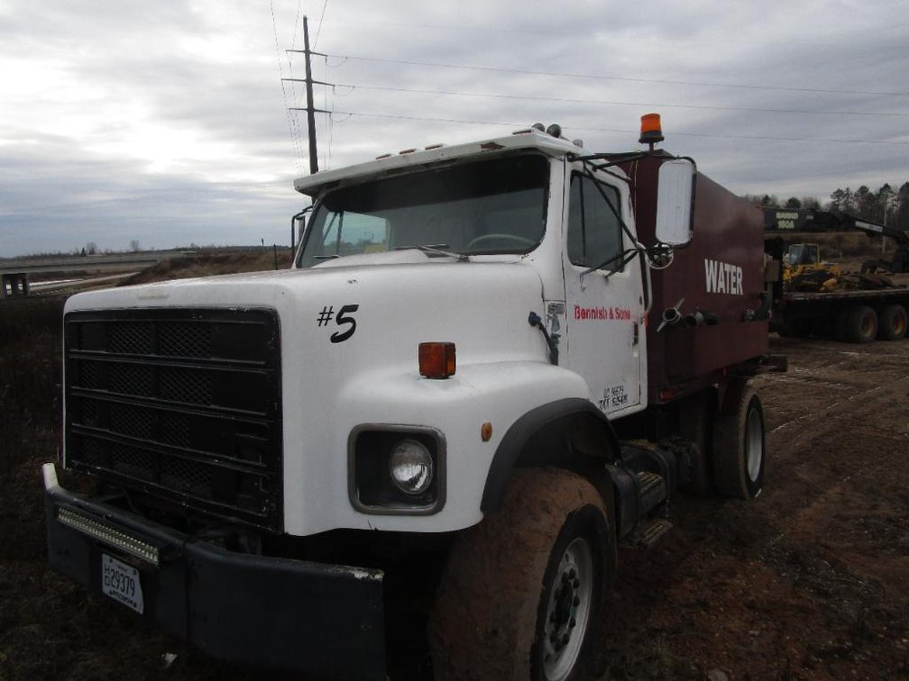 International S2600 Single Axle Water Tanker Truck (Has Title) (Merrill, WI)
