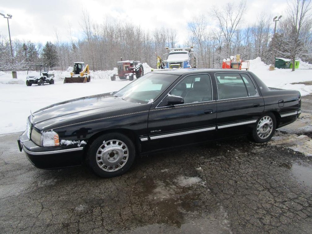 1999 Cadillac DeVille Sedan (Has Title) (Denmark, WI)